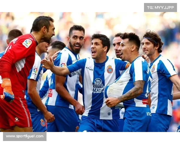 法兰克福vs门兴战术博弈:传统防守反击对阵快速传切体系